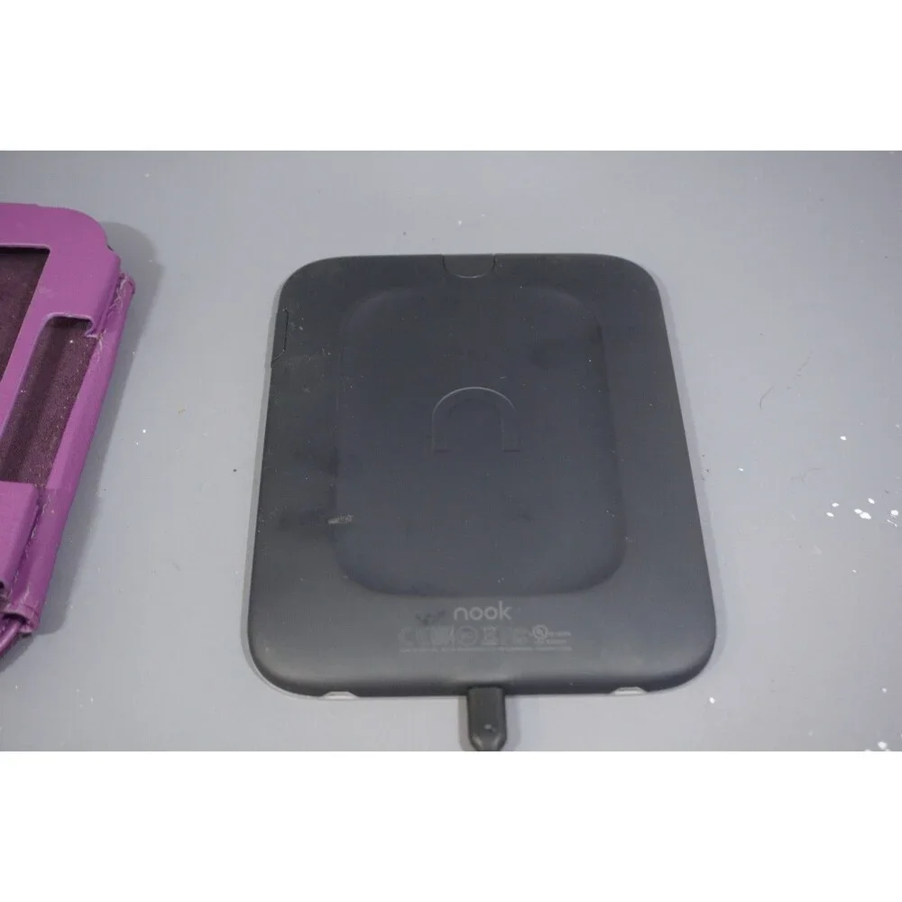 Barnes & Noble Nook Simple Touch GlowLight BNRV350 Bundle w Cover & Cable